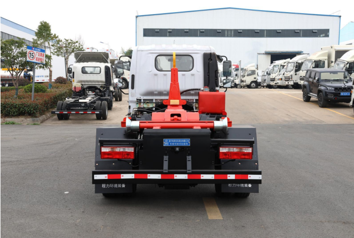 东风多利卡D6勾臂垃圾车